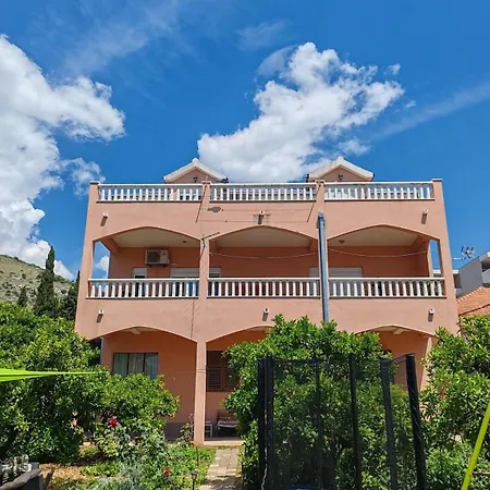 Apartman With Parking Space Seget Donji, - 27568 Trogir
