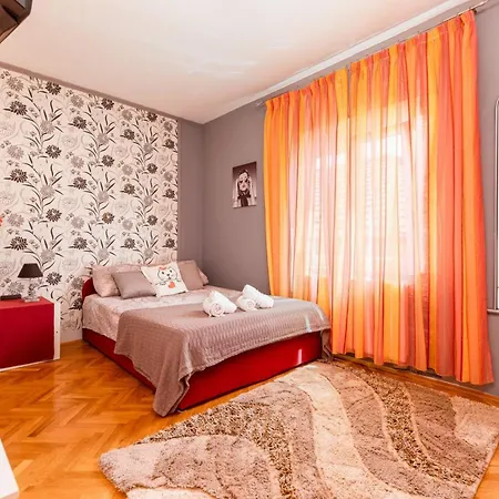 Appartamento With Parking Space Seget Donji, - 27568 *