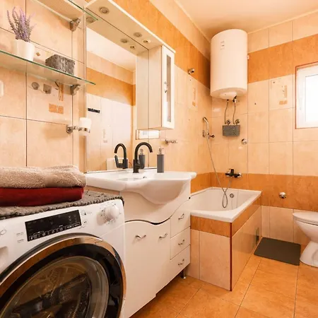 With Parking Space Seget Donji, - 27568 Appartamento *
